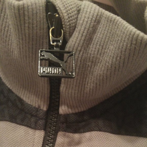 Puma Womens Full Zip Track Jacket  Size medium ( 88 A ) - Picture 4 of 5